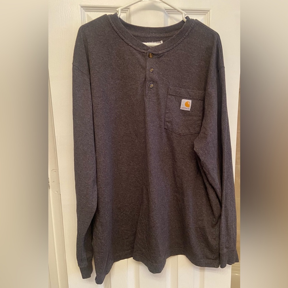 Carhartt long sleeve button at collar•EUC•size XL